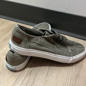 Women’s Slip On Tennis Shoes